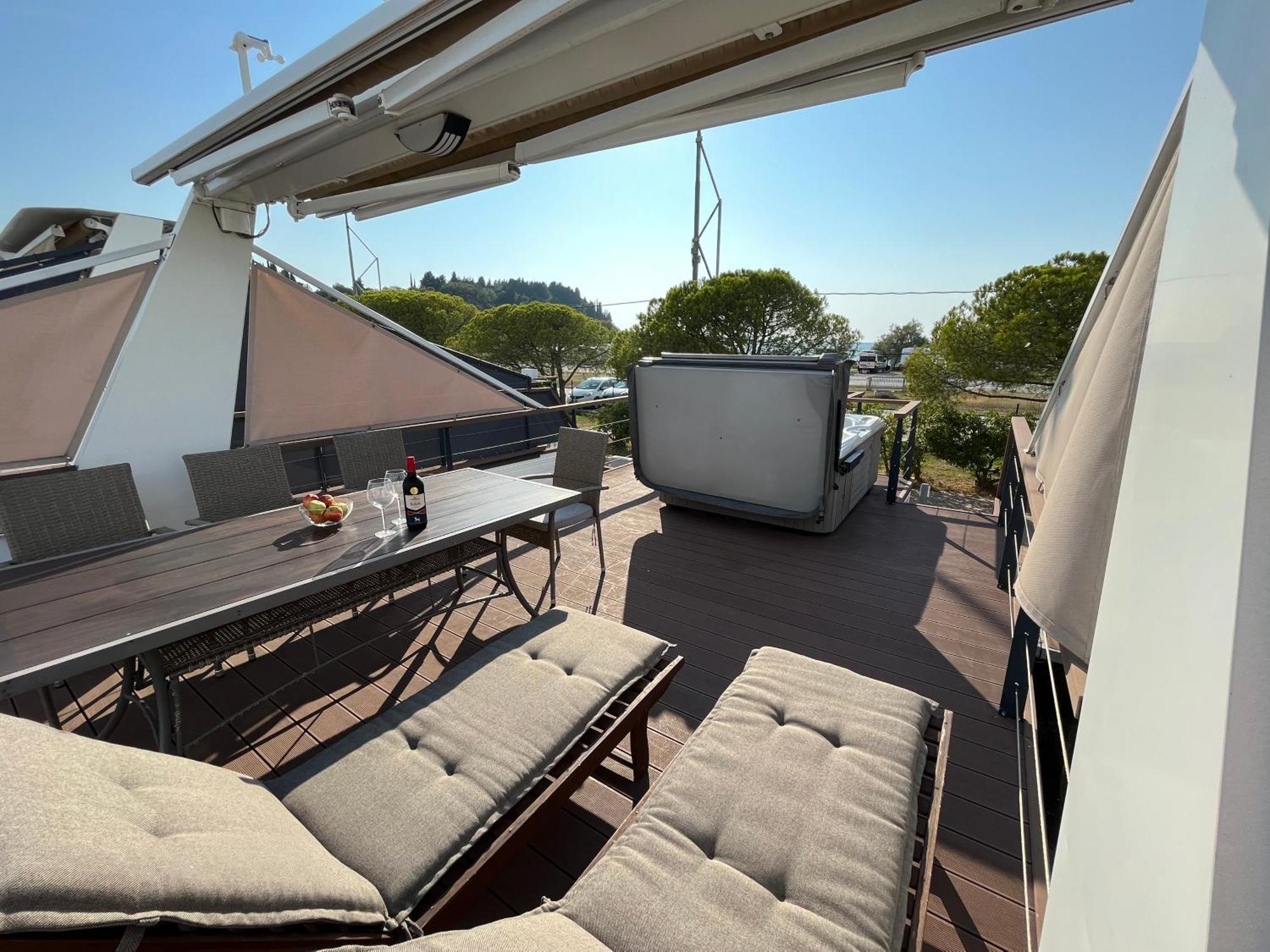 Marina Luxury Houseboat Lace ปอร์โตรอซ ภายนอก รูปภาพ