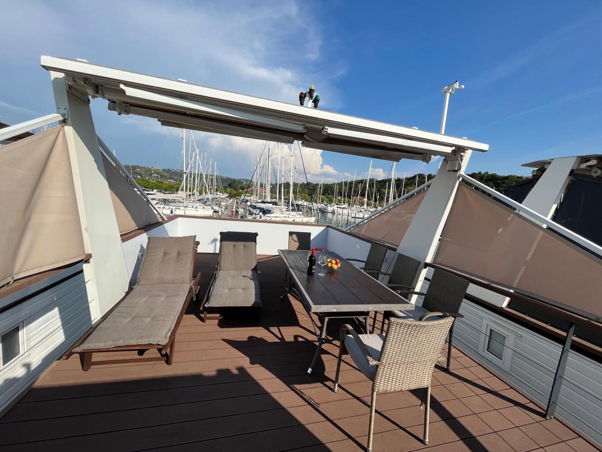 Marina Luxury Houseboat Lace ปอร์โตรอซ ภายนอก รูปภาพ